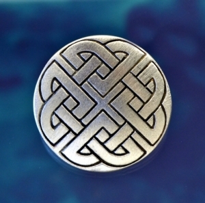 Celtic Shield Knot Shank Button 1 1/4 Inch (32 mm)