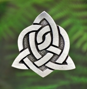 Celtic Sister Knot Pin in Fine Pewter