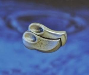 Wooden Shoes Button in Fine Pewter