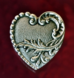 Vintage Style Victorian Heart Button 1 Inch (25 mm) Fine Pewter