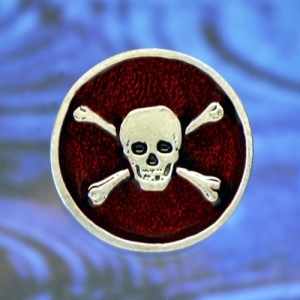 Skull and Crossbones Broche Insignia Pin de metal de color bronce 38 mm