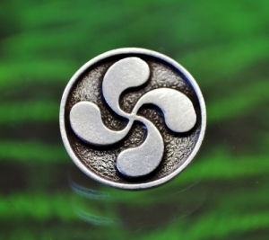 Basque Lauburu Shank Button Fine Pewter
