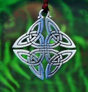 Celtic Christmas Ornament - Diamond Knot